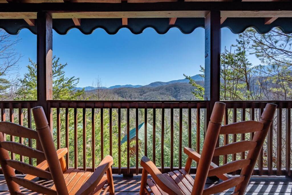 Spacious Smokies Cabin - Hot Tub With Mountain Views Gatlinburg Exterior photo