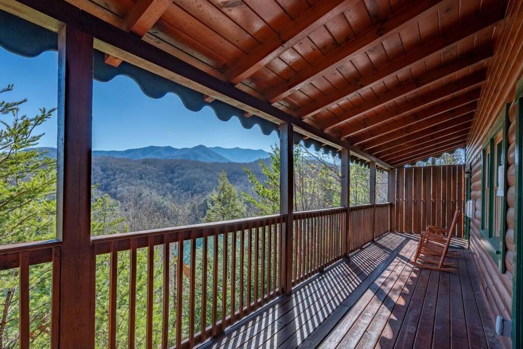 Spacious Smokies Cabin - Hot Tub With Mountain Views Gatlinburg Exterior photo