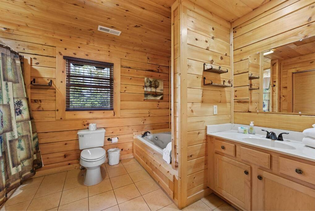 Spacious Smokies Cabin - Hot Tub With Mountain Views Gatlinburg Exterior photo