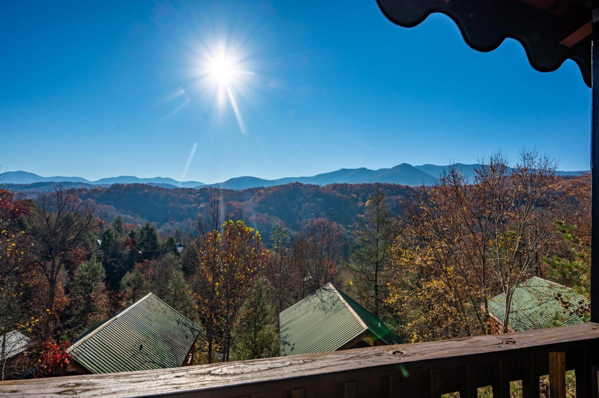 Spacious Smokies Cabin - Hot Tub With Mountain Views Gatlinburg Exterior photo